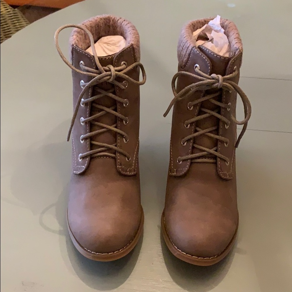 Nautica Women’s Boots. Size 6.5